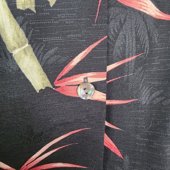 Tommy Bahama 100% Silk Casual Button Down Short Sleeve Top, Sz L - Picture 10 of 11